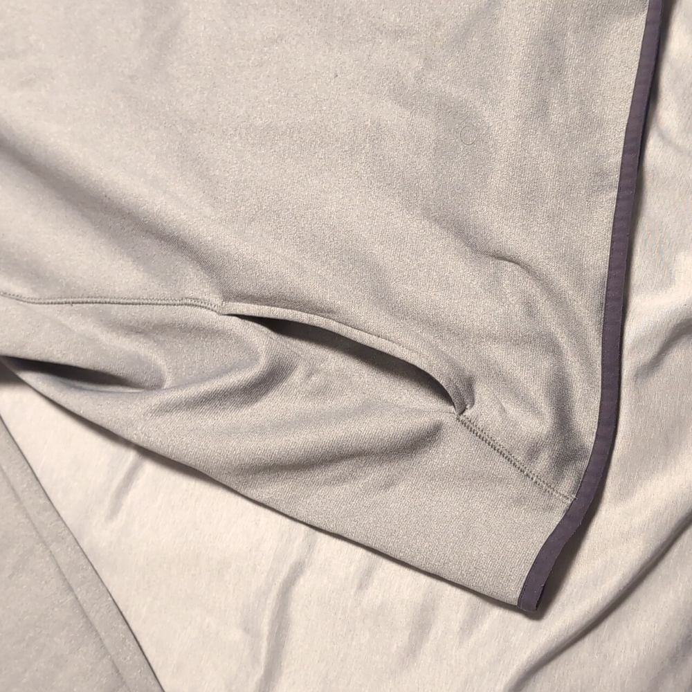 Sweatshirt - Picture 2 of 4